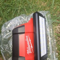 Milwaukee
M12 ROVER Service and Repair Flood Light with USB Charging light only (FIRM60.00)