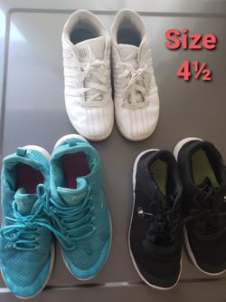 Size 4½ Girl's Shoes.