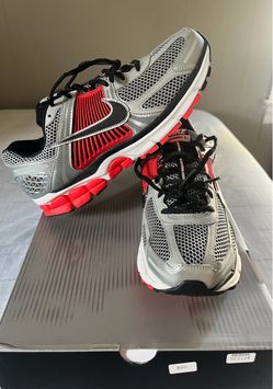 Size 10M Nike Zoom Vomero 5 Bright Crimson Metallic Silver