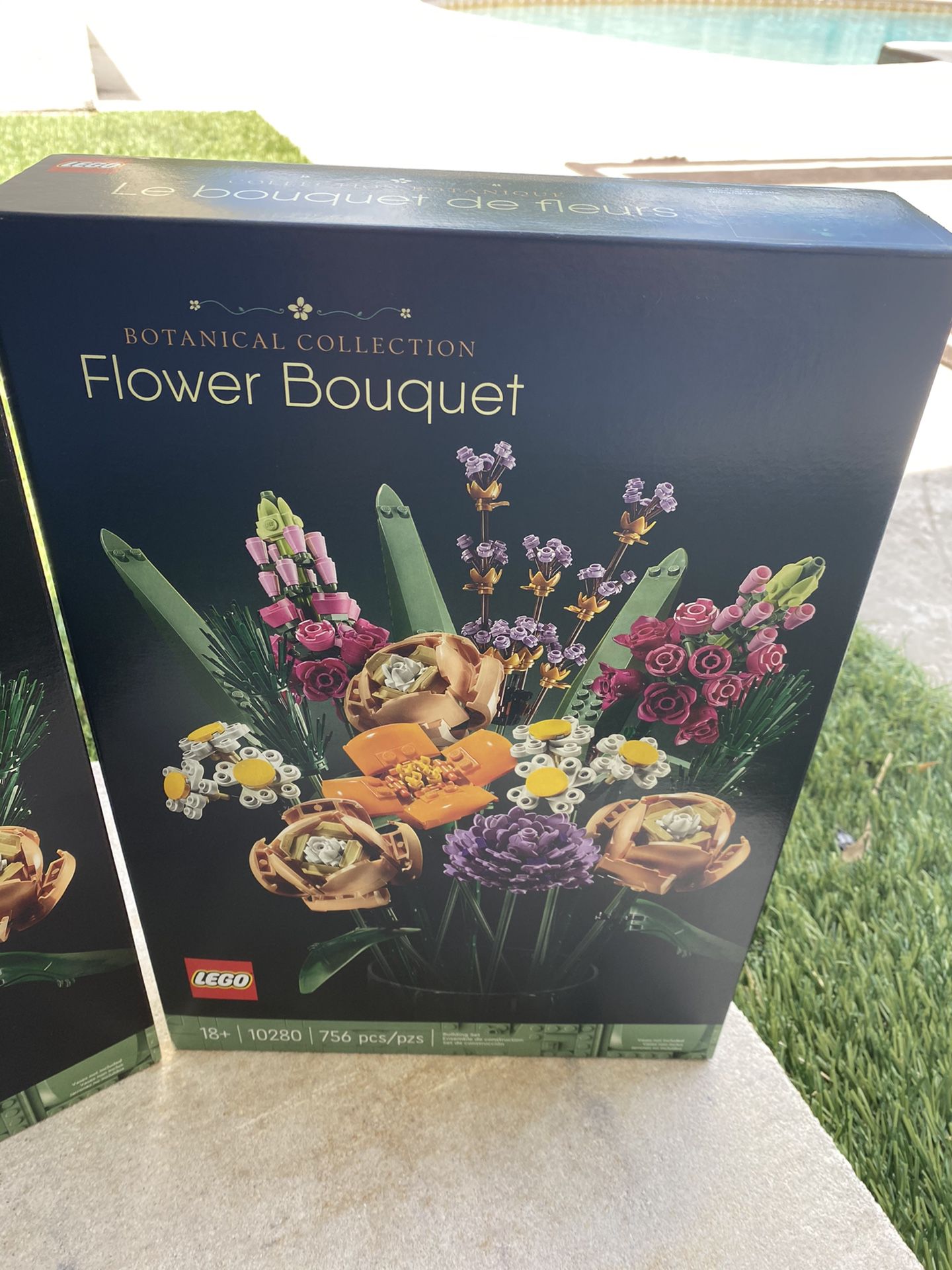 LEGO Flower Bouquet; A Unique Flower Bouquet and Creative Project for  Adults (756 Pieces) for Sale in Orlando, FL - OfferUp