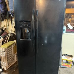 Side By Side GE Refrigerator 