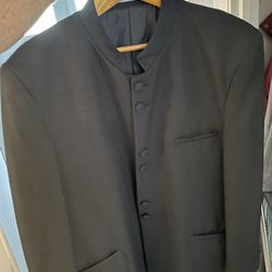 42 R Tuxedo : Vest, 2 Bow ties, 2 Shirts, 2 Cuff Links Sets, Cummerbund, 10 1/2 Shoes