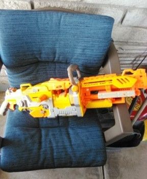Nerf Playing Gun Works Good No Cracks