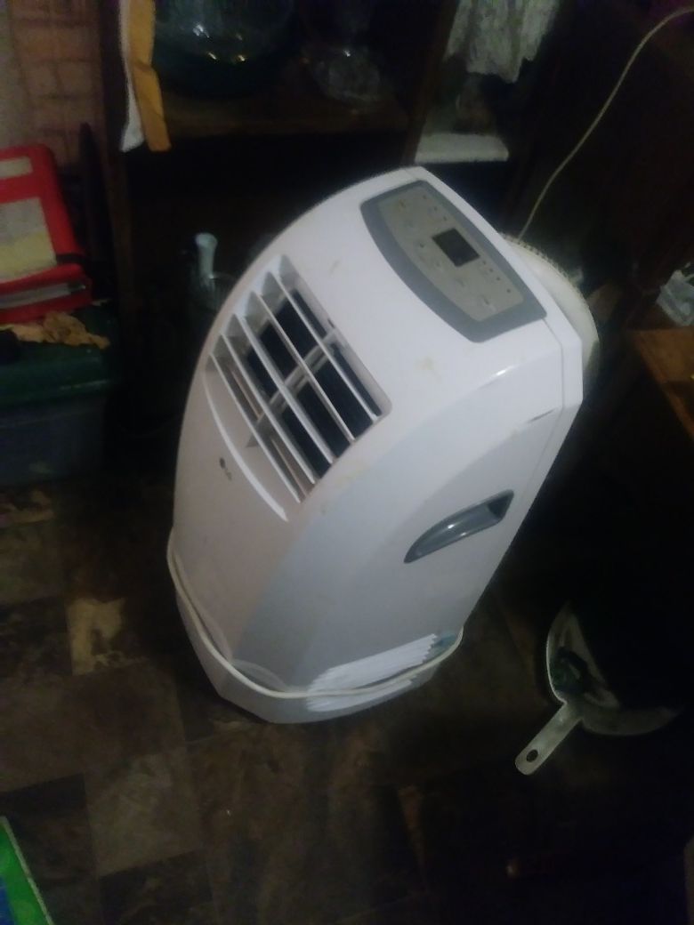 LG 10000 BTU air conditioner