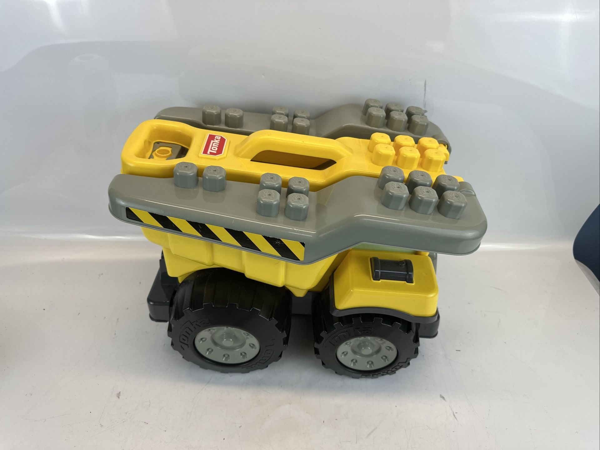 Hasbro Tonka Mighty-Tuff 2017 Dump Truck – Kids @ Work Construction Toy