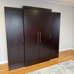 Triple Closet With Drawers And Mirror