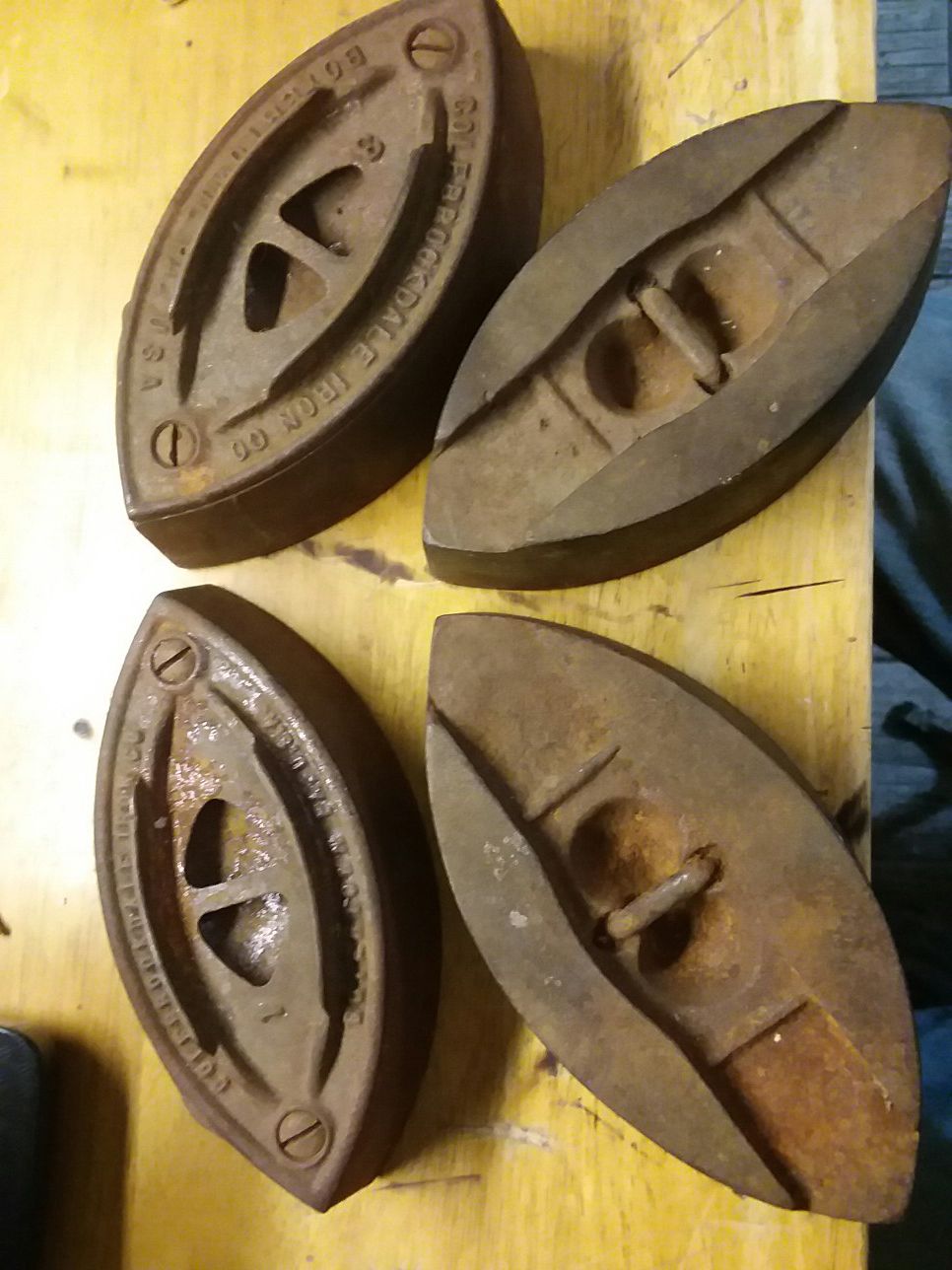 4 antique irons. 2 colebrookdale iron co. 2 regular no name