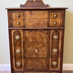 Beautiful three-piece antique bedroom set – full bed, vanity, and dresser