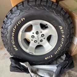 Jeep Wrangler OEM Spare Tire Wheel 31x10.50R15 BFGoodrich KO2 w/ Cover & Mount