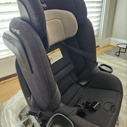 Nuna 360 Rotating Car Seat Gently Used