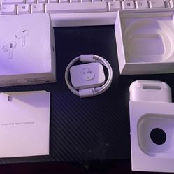 Apple AirPods Pro (2nd Generation) AirPods With MagSafe Charging Case White