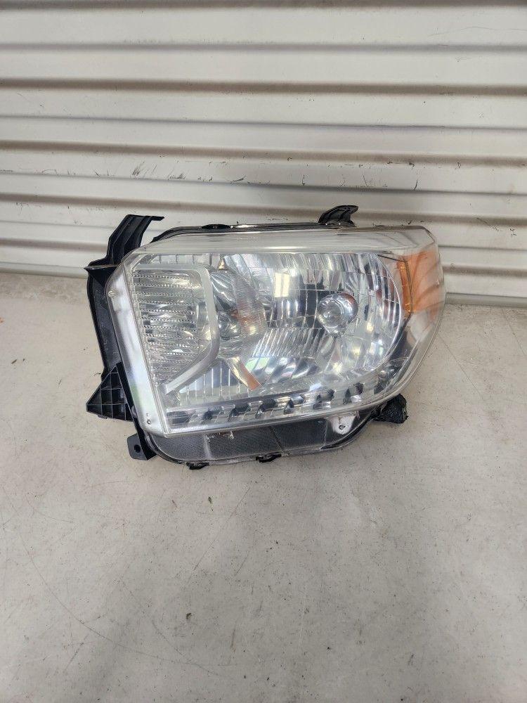 2014 To 2021 Toyota Tundra Driver Side Headlight