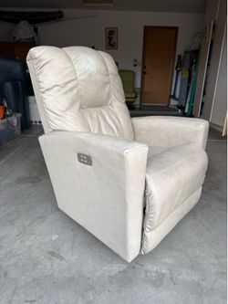 La-Z-Boy Power Motion Electric Recliner.  Delivery Available