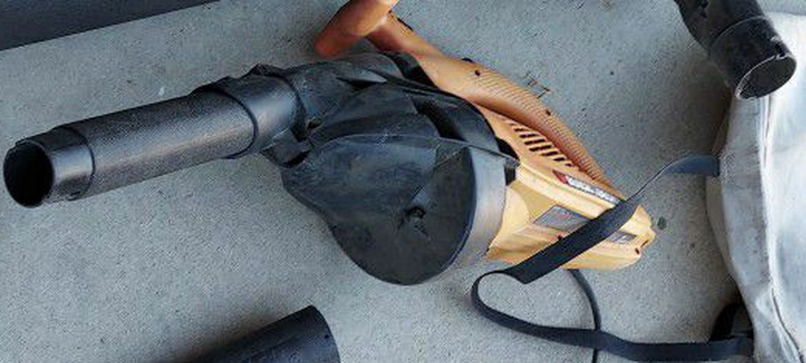 Black And Decker Leaf Blower And Catcher Works Great Very Powerful