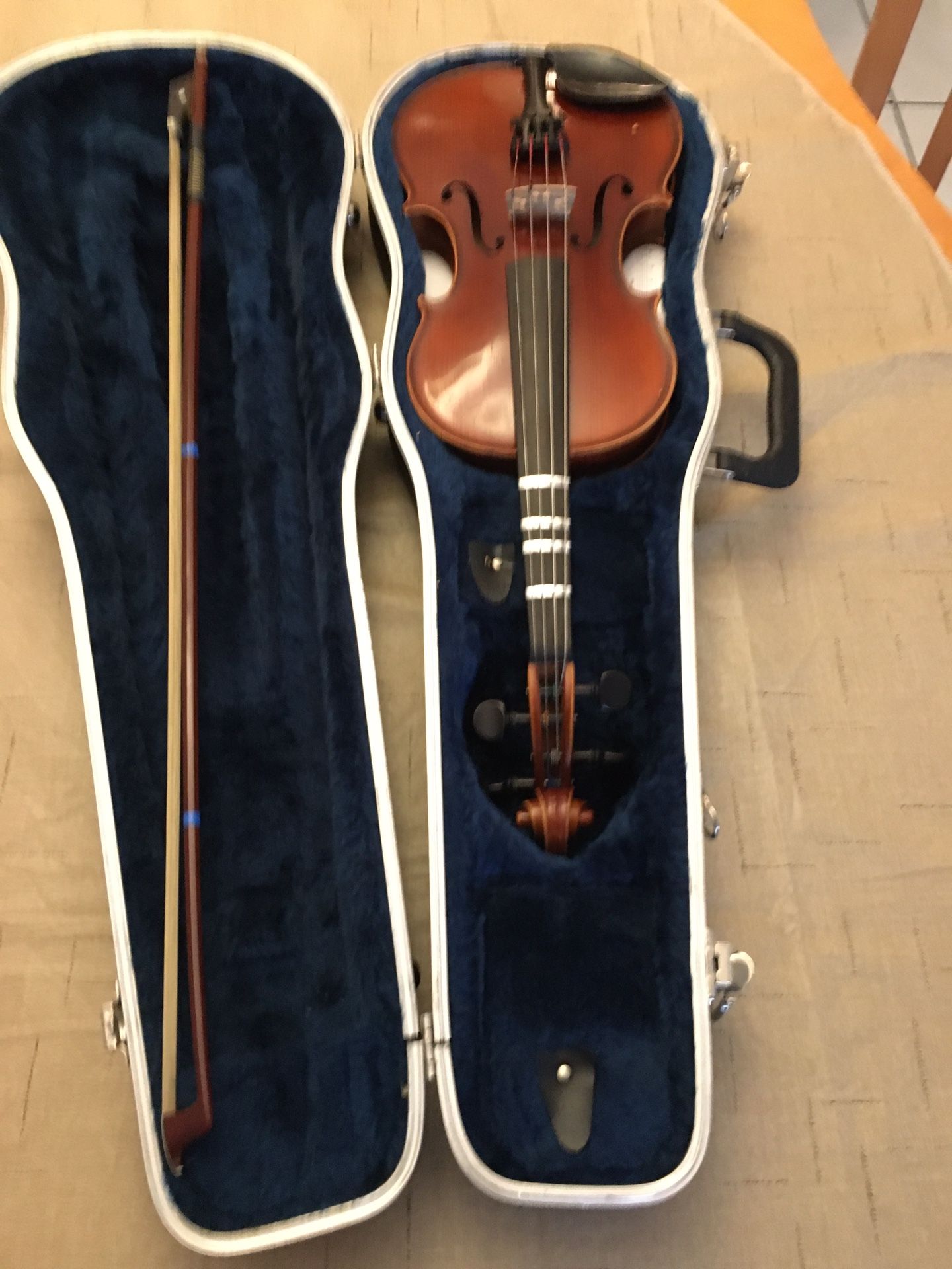 Violin 3/4 PA800 Roderich Paesold 3/4 violin. Made in Germany (TRADE???) The perfect choice for beginners and advanced musicians Solid wood, Coated wi