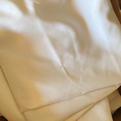 4-5 Round White Table Linens 