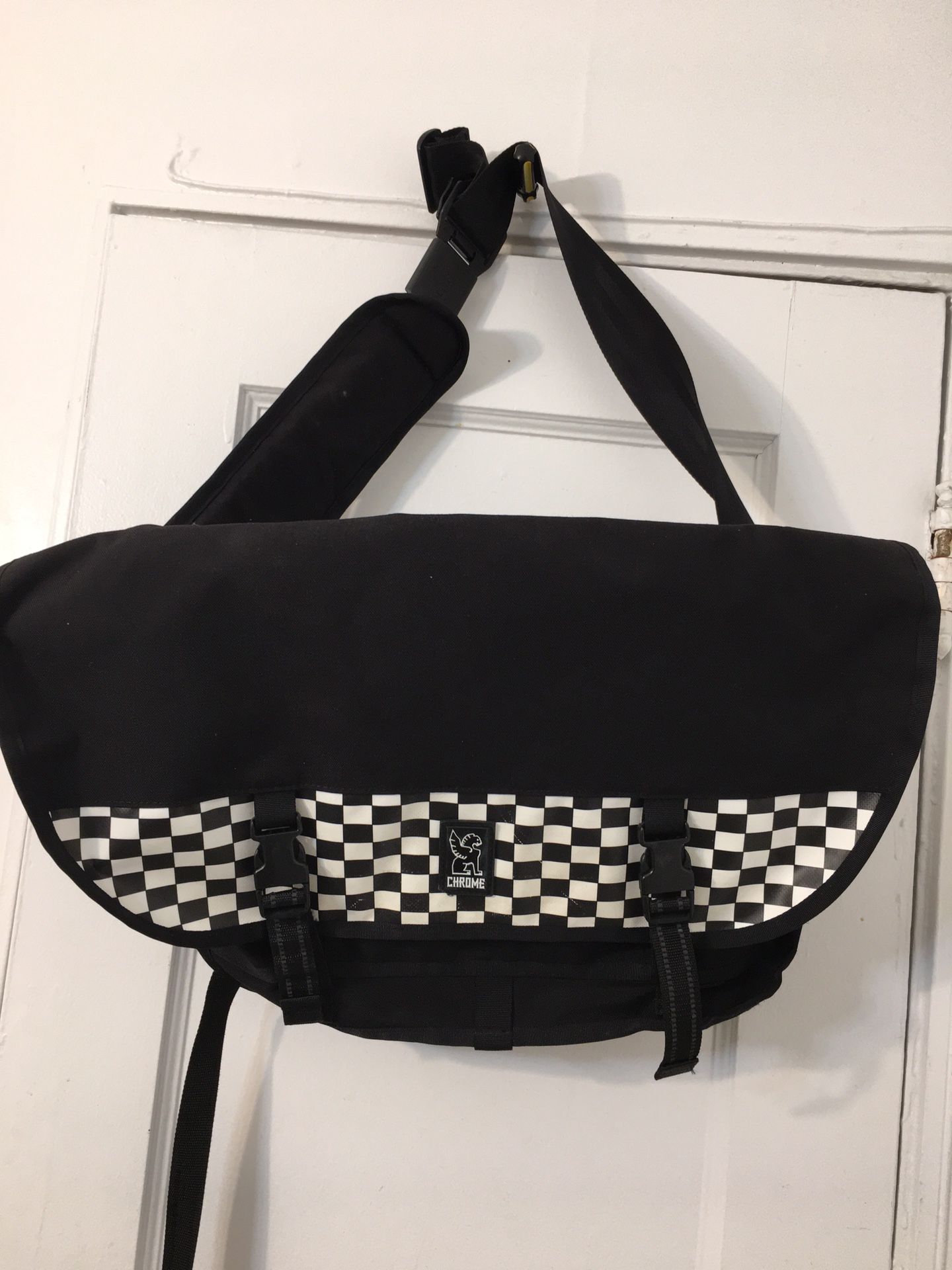 Chrome Citizen Messenger Bag Black & White dimensions 15x22