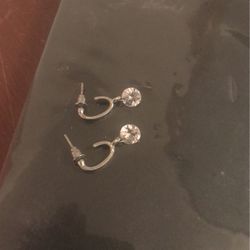 Woman’s Diamond Earrings 
