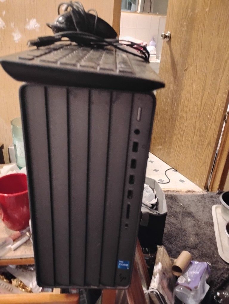 Hp Envy Desk top I5 12 GB Ram 1tb Memory