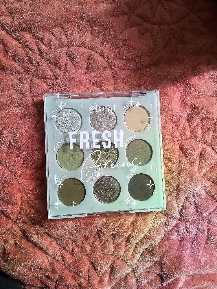 MAKEUP PALLET