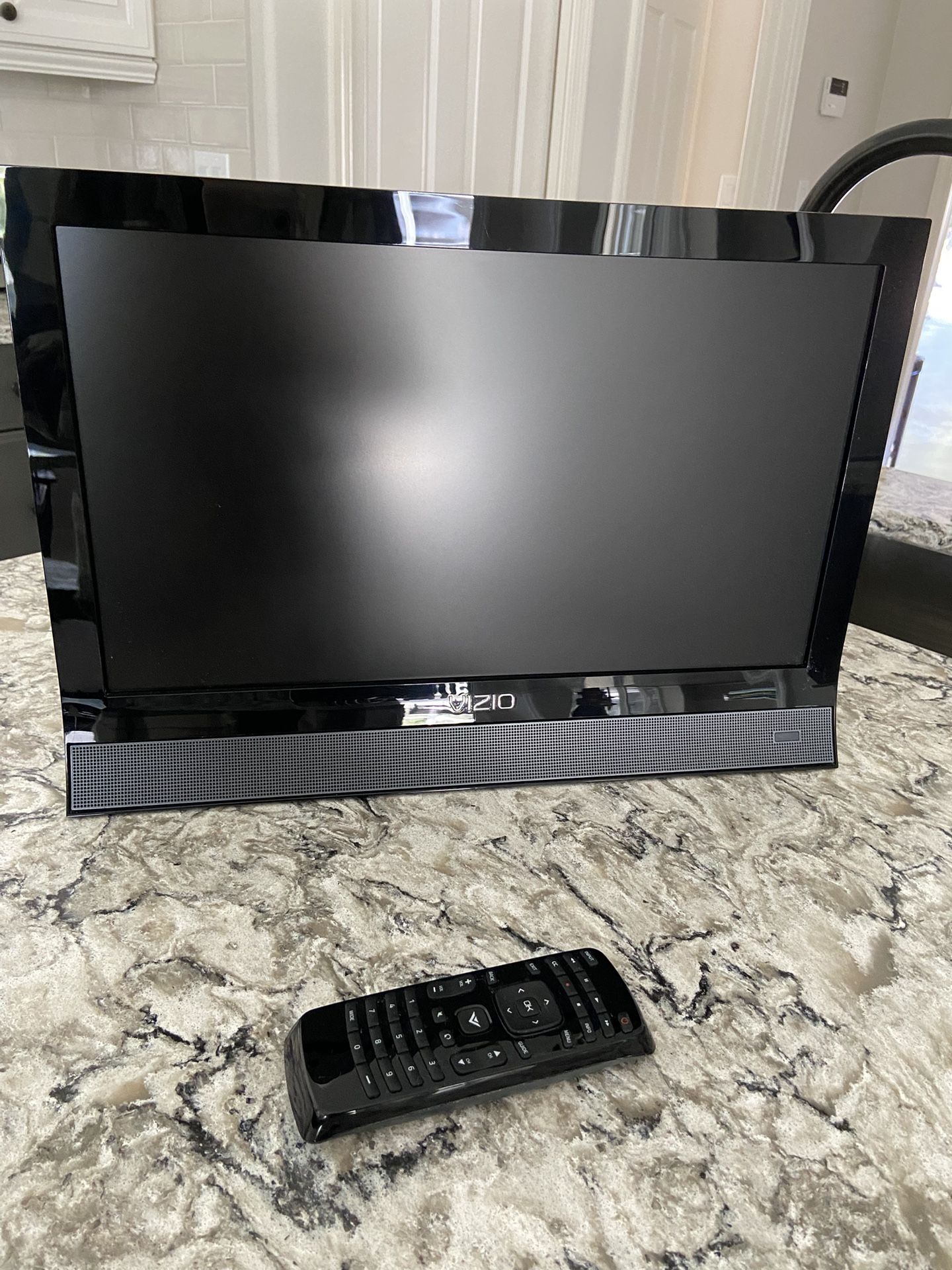 Vizio 19” LED TV (Model M190VA) – Great Condition + Remote!