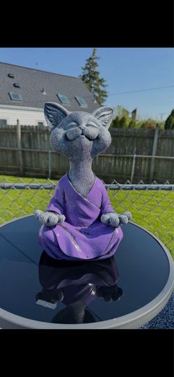 The meditation cat gnome