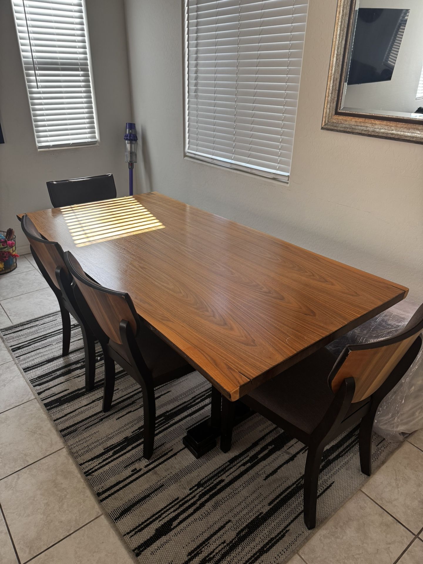 Dining Table With 6 Chairs!