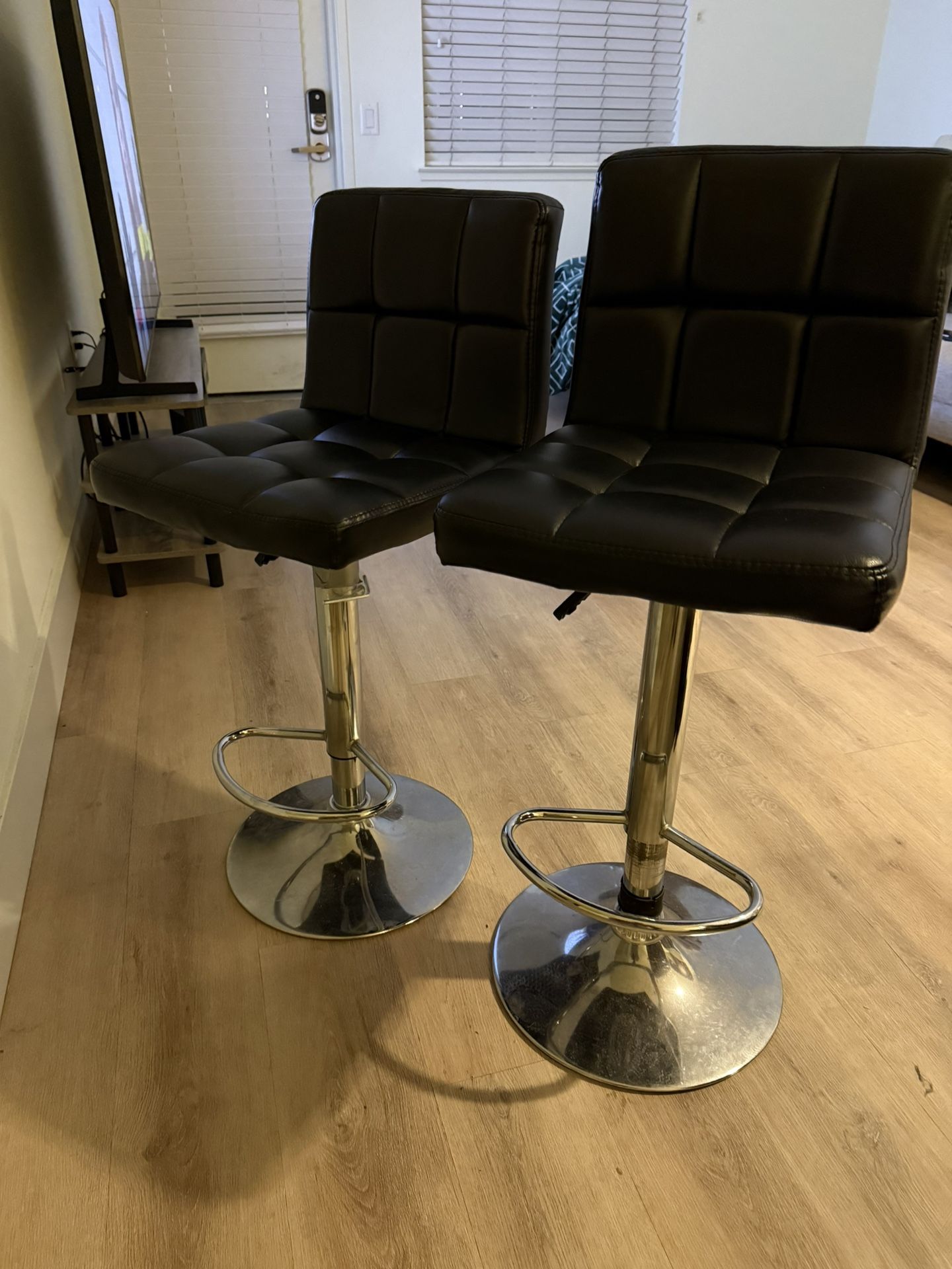2 Bar Stools