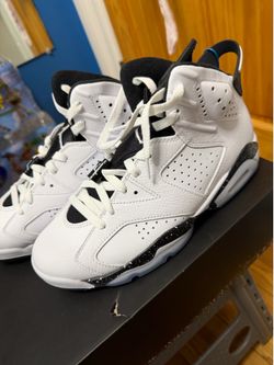 AIR JORDAN 6 RETRO WHITE/BLACK  Size 8.5 Authentic New