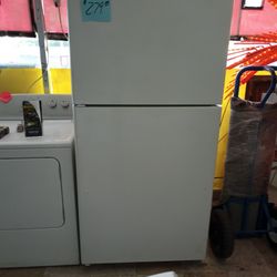 GE Refrigerator White Ex Large . Warranty . Delivery Available . 2203 Fowler St. 33901