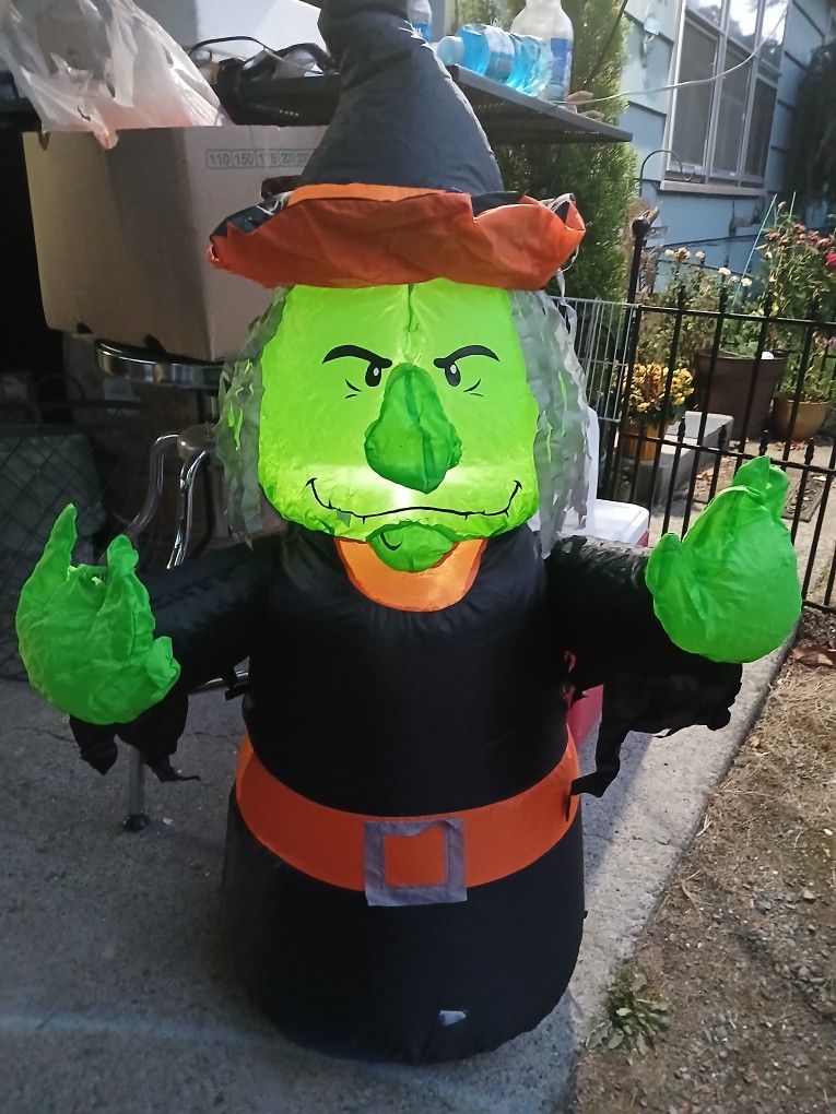 3 ft Witch Inflatable Halloween. Outdoor Decoration