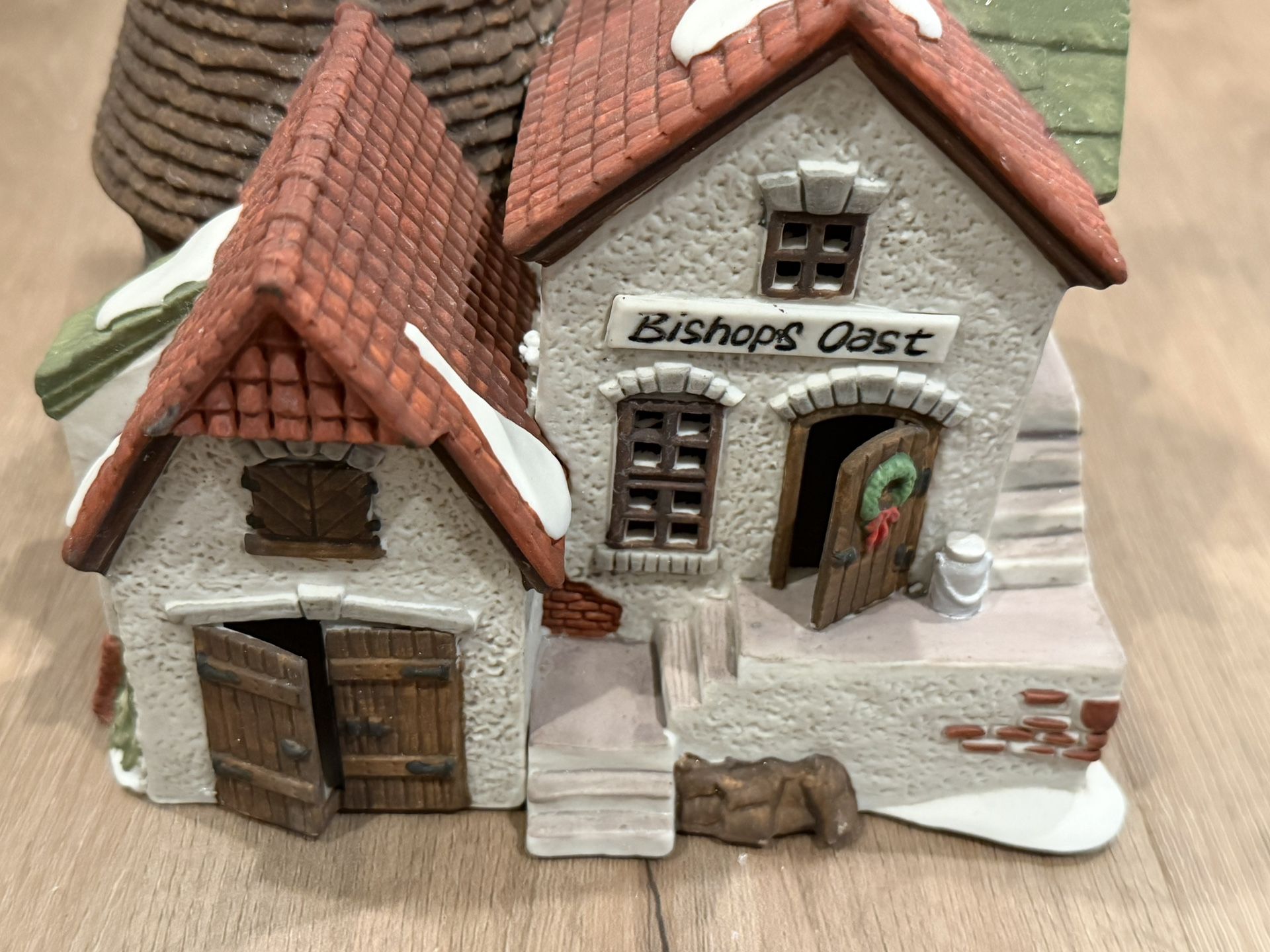 Bishops Oast House Dept. 56 Dickens’ Heritage Village w/ Box 5567-0