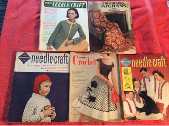 LOT OF 5 VINTAGE NEEDLE-CRAFT SMART CROCHETING AFGHANS MAGAZINES 1950s