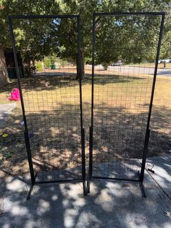 Metal displays