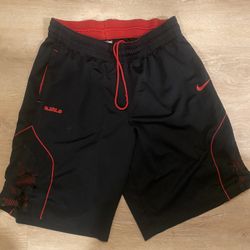 3 Shorts , 2 Jordan 1 LeBron 