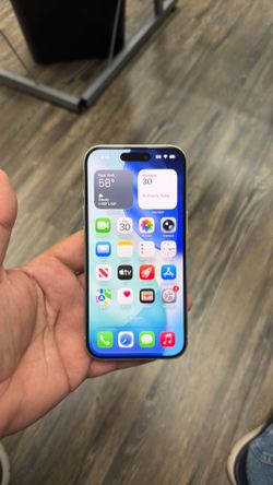 T-Mobile iPhone 15 green 256GB very good shape