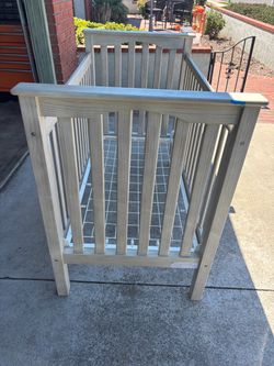 Potter Barn Kendall Convertible Crib Weathered White