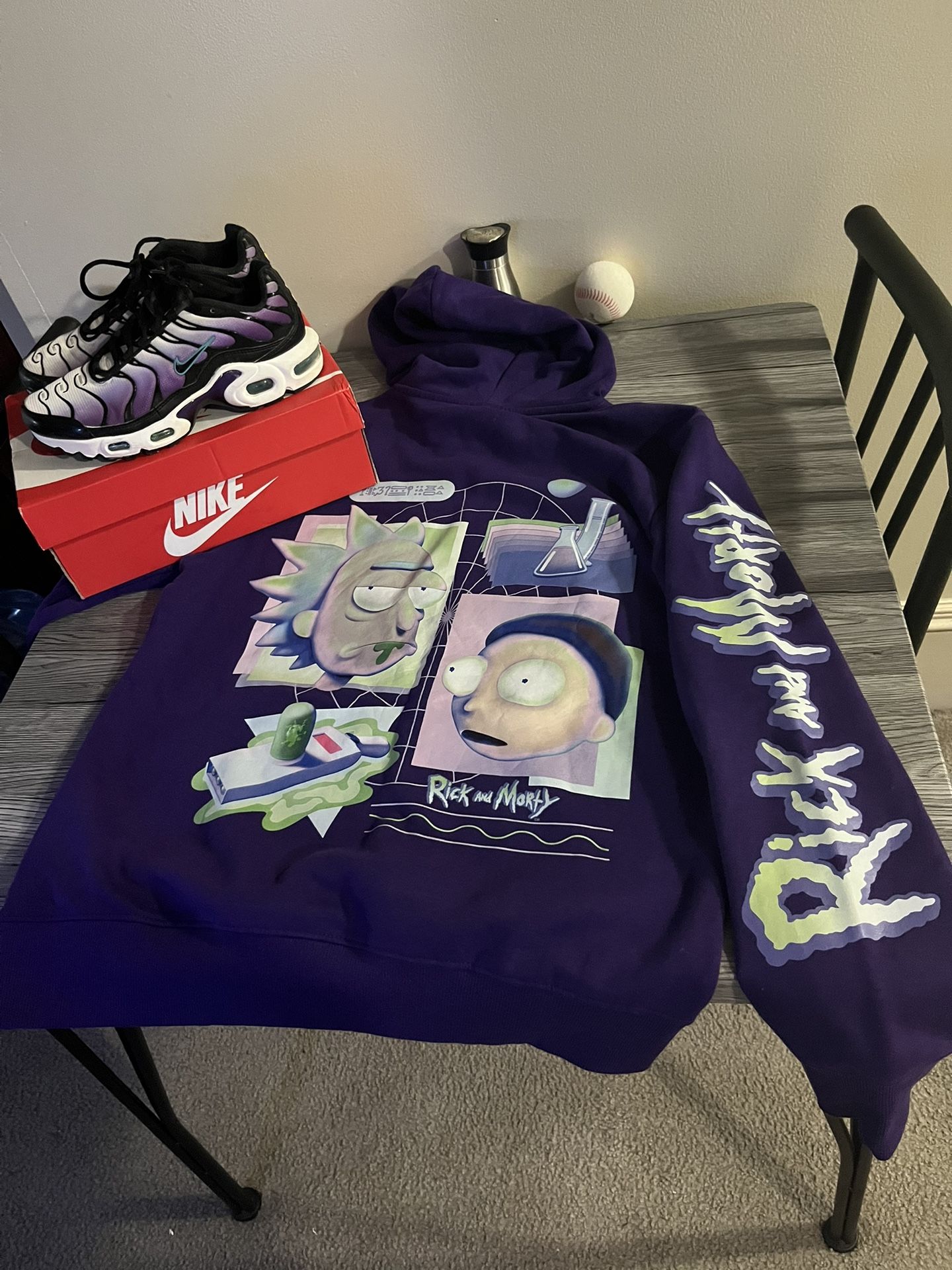 Nike Air Max Plus Size 5.5 With Rick & Morty H&M Hoodie