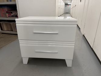 2 white nightstands