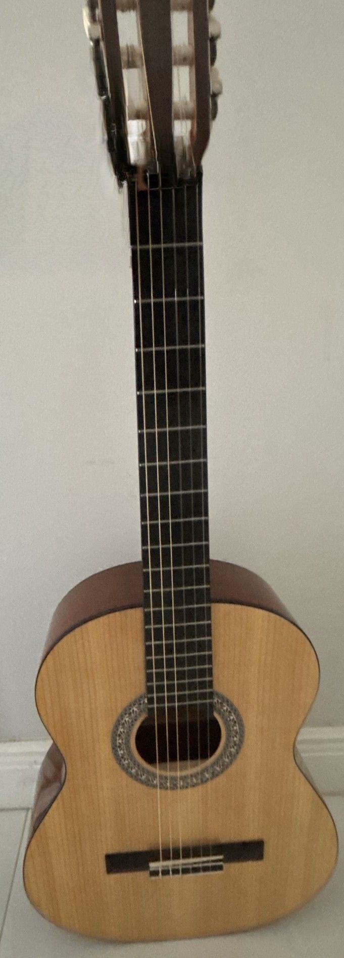 Admira Acoustic Guitar