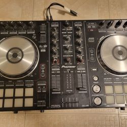 The Pioneer DJ DDJ-SR