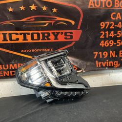 GMC SIERRA 1500 RH HEADLIGHT 2022-2025 OEM