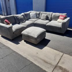 Modern sectional couch gray with ottoman, like new