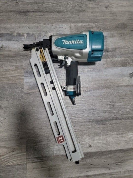MAKITA FRAMING NAILER MOD#AN924 IN PERFECT CONDITION