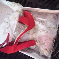 Red heels size 7.5
