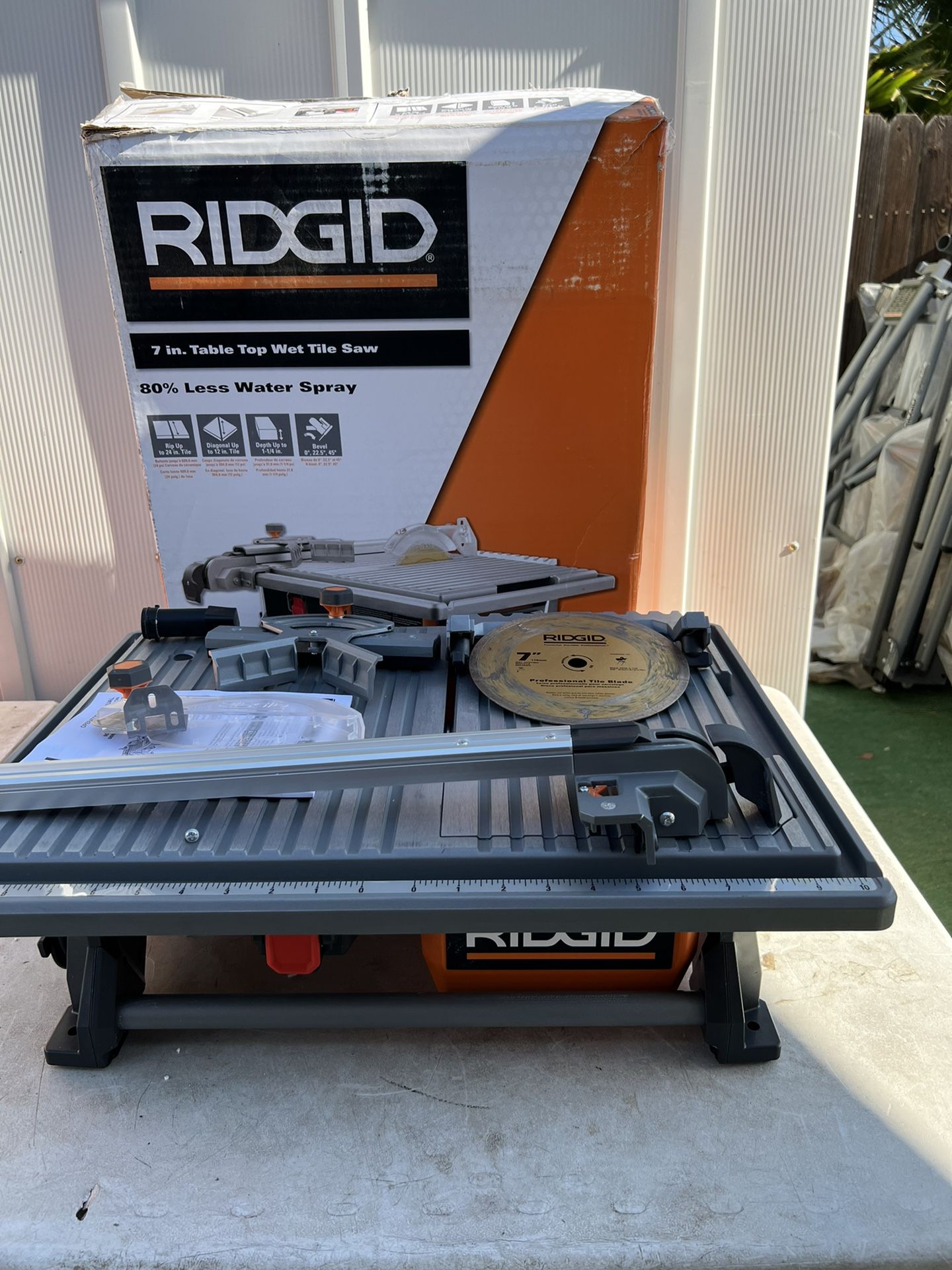 RIDGID 6.5 Amp Corded 7 in. Table Top Wet Tile Saw