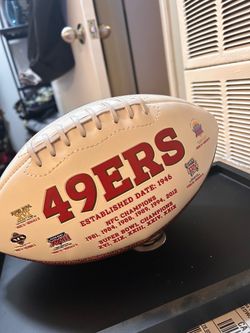 2 Signatures Footballs sF niners