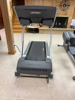 Life Fitness 90t Treadmill