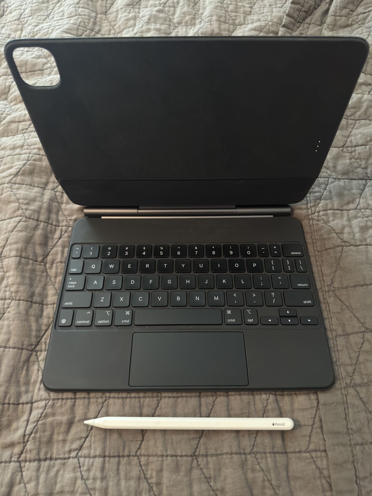 Apple Magic Keyboard 11in For M1 iPad & Pencil