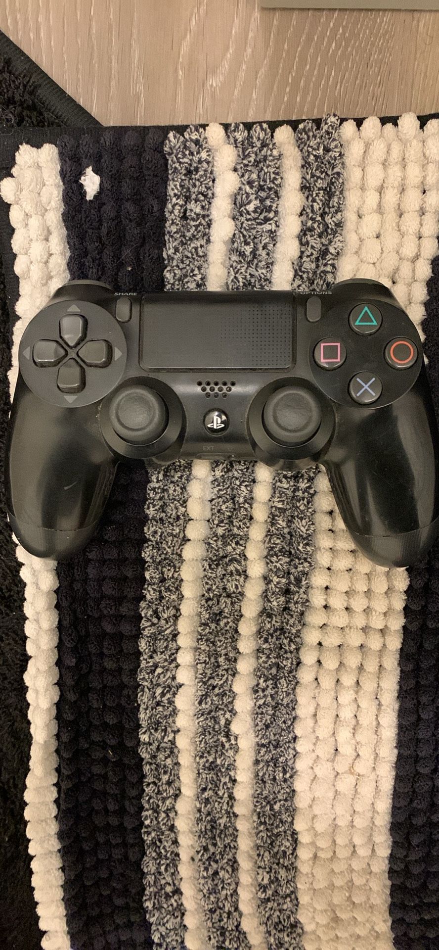 PS4 wireless controller